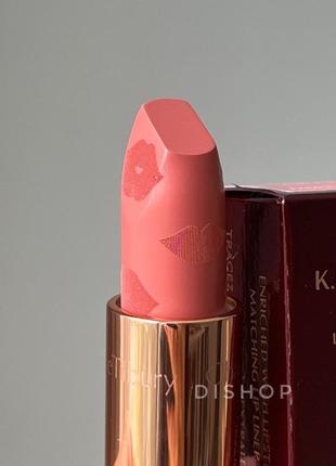 Матова помада charlotte tilbury matte revolution  famous pink, 3.5 гр оригінал2 фото