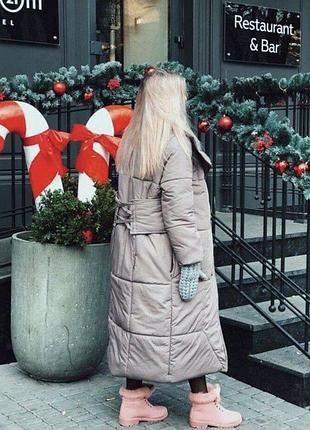 Длинный пуховик с корсетом со шнуровкой сзади