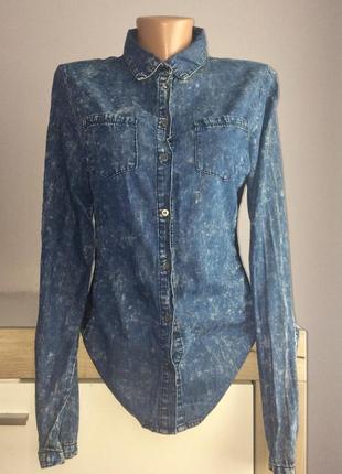 Стильна джинсова сорочка з елементами мережива