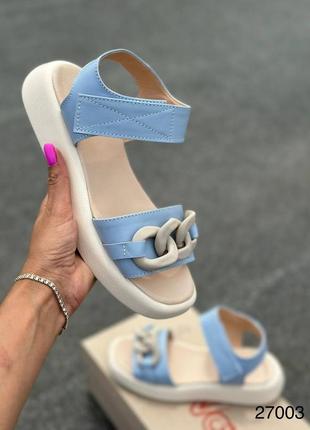 Голубые босоножки на липучке