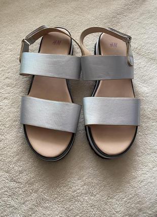 Босоніжки сандалі