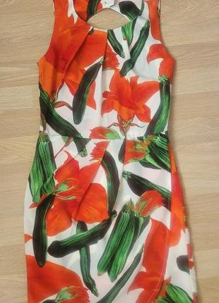 Продам женское летнее платье,  яркий цветочный принт,  р.xs-s, вискоза