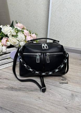 Стильная сумочка в черном цвете
