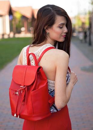 Шикарный женский рюкзак на шнурке и клапане красный ручная работа натуральная кожа1 фото