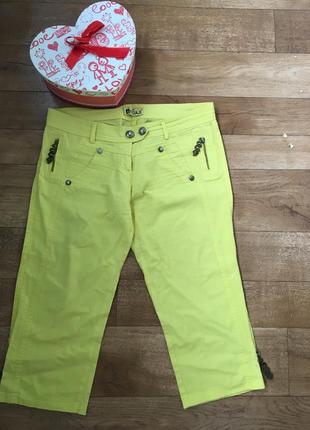 Жовті бриджі. ошатні бриджі. стильні бриджі. жовті капрі