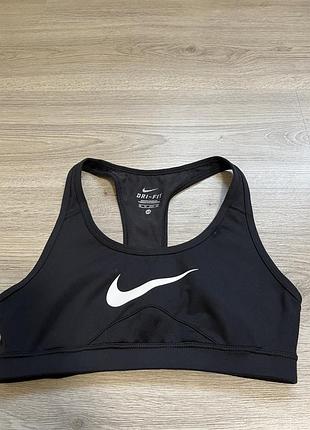 Спровоцтивный топ nike