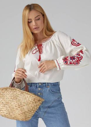 Стильная женская вышиванка белая с красным узором с завязкой на лето-женскую одежду