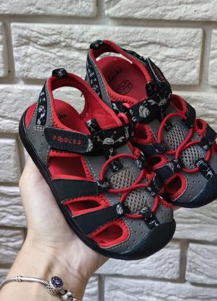 Закрытые босоножки