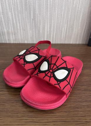 Шльопанці marvel