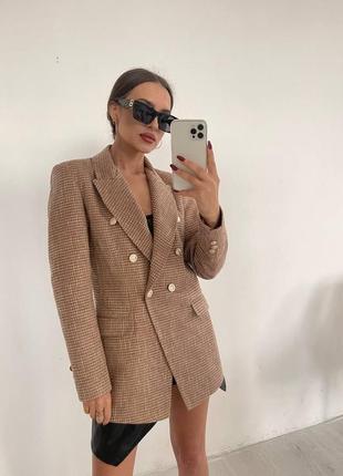 Жіночий піджак із твіду беж