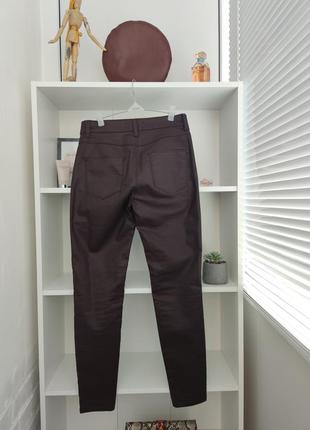 Джинсы брюки скинни с напылением под экокожу бургунди марсал стильные модные mark &amp; spencer6 фото