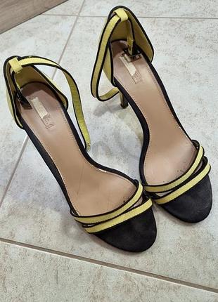 Босоніжки zara