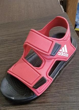 Нові дитячі босоніжки adidas, 26