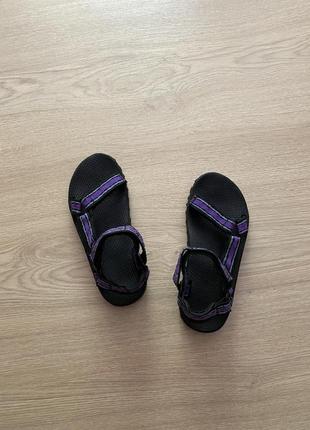Teva crocs discount
