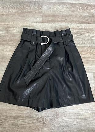 Кожаные шорты