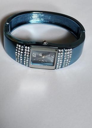 Часы-браслет avon голубой металлик4 фото