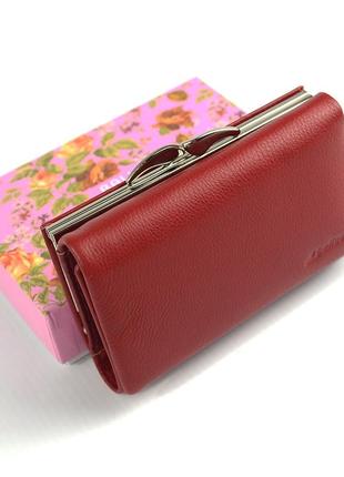 Красный маленький кожаный женский кошелек портмоне на магнитах, мини кошелек красного цвета из кожи2 фото