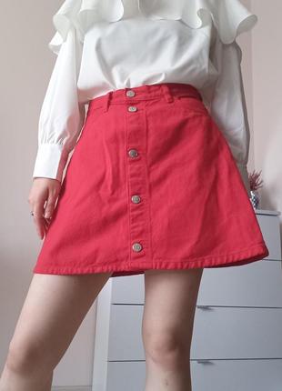 Красная мини юбка, деним