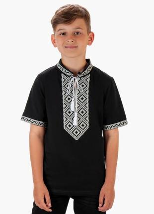 Вышиванка для парней черно-белая.