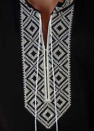 Вышиванка для парней черно-белая.