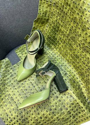 Зеленые кожаные босоножки с острым носком много цветов6 фото