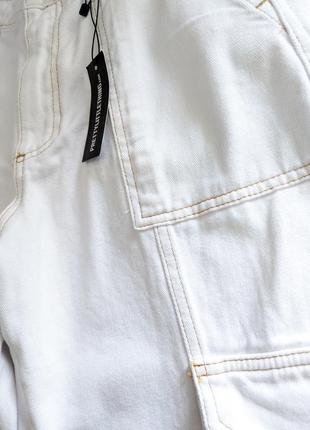 Белые штаны карго от prettylittlething с контрастными швами5 фото