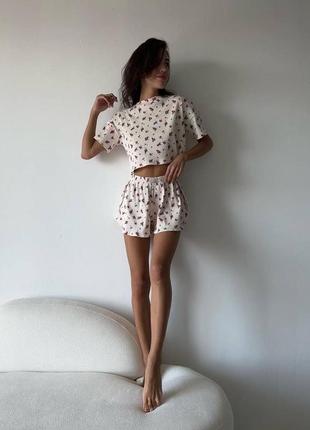 Женская летняя пижама в цветочек и сердечко футболка+шорты4 фото