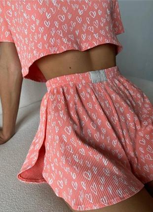 Женская летняя пижама в цветочек и сердечко футболка+шорты2 фото