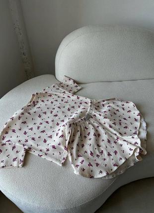Женская летняя пижама в цветочек и сердечко футболка+шорты5 фото
