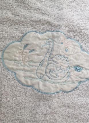Білий махровий рушник з лебедем. рушник для ванної. рушник з вишивкою.5 фото