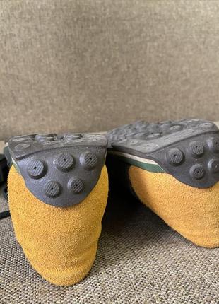 Оливковые винтажные кроссовки от бренда new balance.6 фото