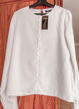 Белая блузка с декоративными пуговицами р 44-462 фото