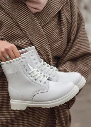 Жіночі черевики dr martens white з хутром 38