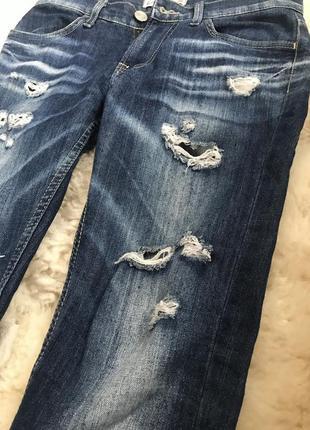 Стильные женские  рваные джинсы3 фото