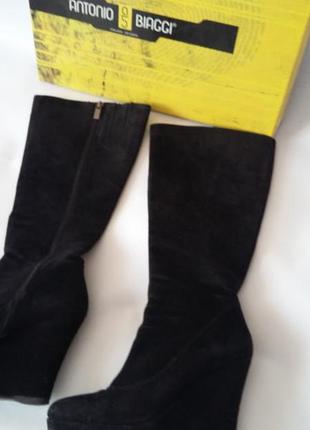 Замшевые сапоги на танкетке