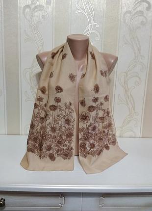 Шарф кольору кави з молоком, квітковий принт.