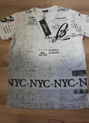 Футболка з принтом.