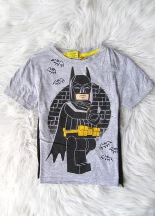 Серая футболка с плащом бетмен лего batman lego dc comics1 фото