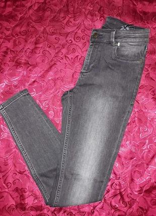 Серые зауженные джинсы-скинни marks & spencer,с-м