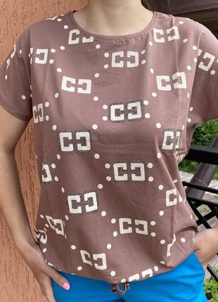 Кофейная (коричневая) футболка с узором и камушками 💎💎💎4 фото