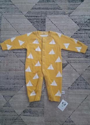 Тепленький костюмчик на малышке