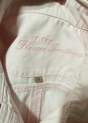 Нежно розовая джинсовая куртка flower greetings9 фото