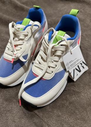 Кроссовки zara