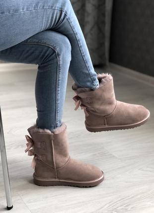 Ugg bailey bow 2 dusk женские зимние розовые угги, замшевые сапоги уги3 фото