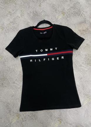 Жіноча чорна футболка в стилі tommy hilfiger🫶