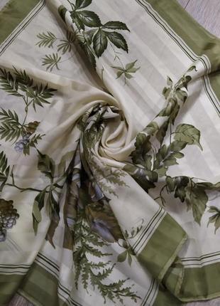 Италия большой бежевый платок с салатовыми листьями,новый,роуль3 фото
