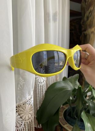 Крупные солнцезащитные очки в стиле y2k5 фото