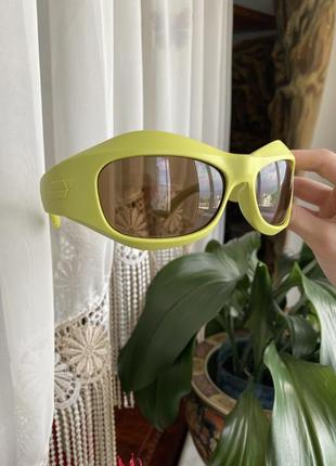 Крупные солнцезащитные очки в стиле y2k3 фото