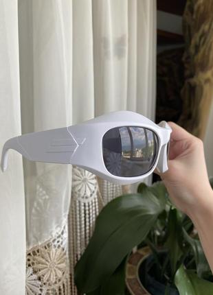 Крупные солнцезащитные очки в стиле y2k4 фото