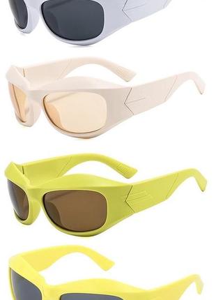 Крупные солнцезащитные очки в стиле y2k